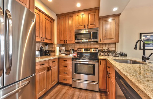 Park Meadows Condo | 139 m² Condo ∙ 3 bedrooms ∙ 10 guests