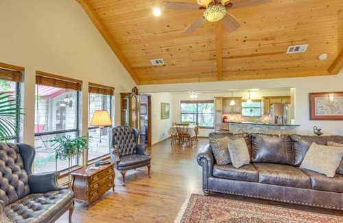 Wills Point House | 139 m² House ∙ 2 bedrooms ∙ 6 guests