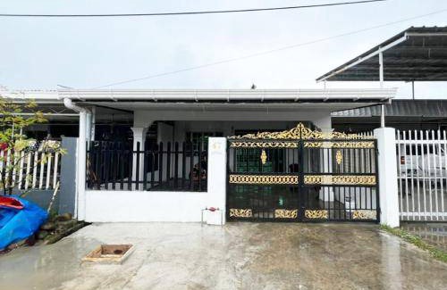 Penampang House | 139 m² House ∙ 3 bedrooms ∙ 7 guests