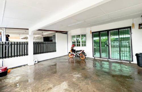 Penampang House | 139 m² House ∙ 3 bedrooms ∙ 7 guests