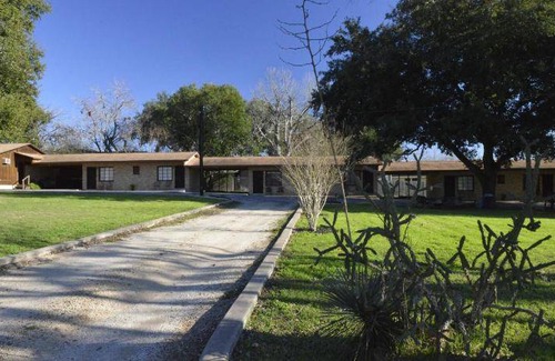Shiner Hotel | 139 m² Motel ∙ 2 bedrooms ∙ 10 guests