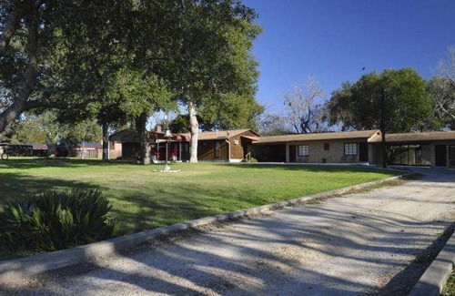 Shiner Hotel | 139 m² Motel ∙ 2 bedrooms ∙ 10 guests