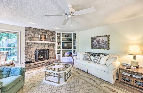 Hot Springs Village Cottage | 139 m² Cabin ∙ 2 bedrooms ∙ 6 guests