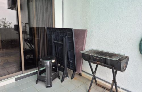 Si Rusa Apartment | 13pax BAYU EXECUTIVE SUITE 3R2B, SEASIDE, ROOFTOP BBQ, WATERSPORT, Pool, Wifi, 50"TV