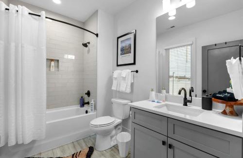 Greenwood House | 14 Bed Luxe Nashville Retreat with Game Room & Perfect for Large Groups!