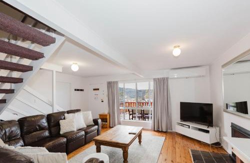 Jindabyne House | 14 Cobbon Crescent