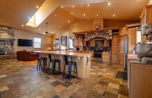 Parowan House | 14 Guests 5BR 2BA Game room and Living