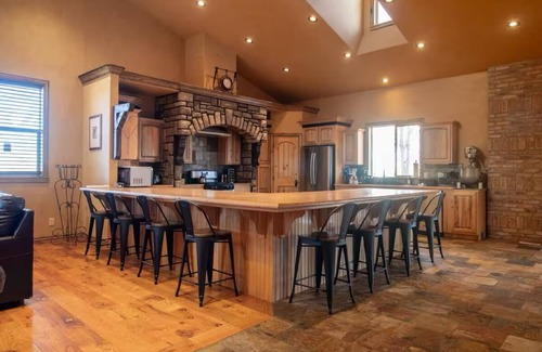 Parowan House | 14 Guests 5BR 2BA Game room and Living