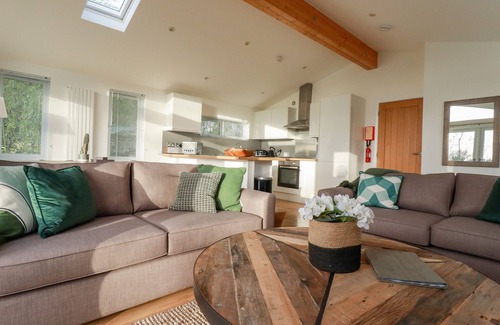 Dobwalls Cottage | 14 HORIZON VIEW, pet friendly, luxury holiday cottage in Dobwalls