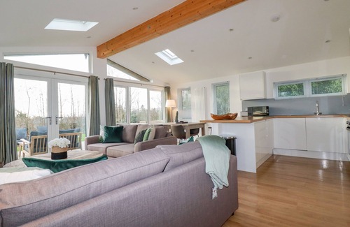 Dobwalls Cottage | 14 HORIZON VIEW, pet friendly, luxury holiday cottage in Dobwalls