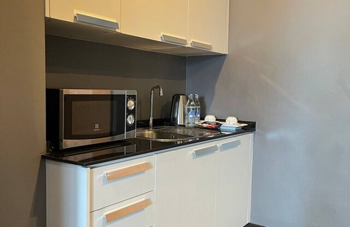 Chom Thong Hotel | 14 Living