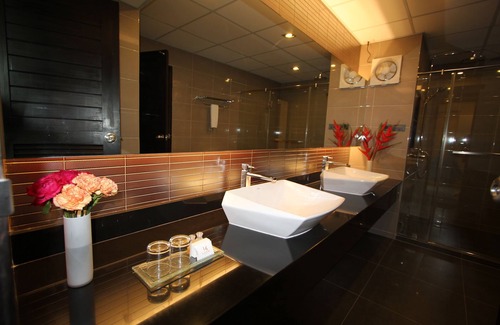 Chom Thong Hotel | 14 Living