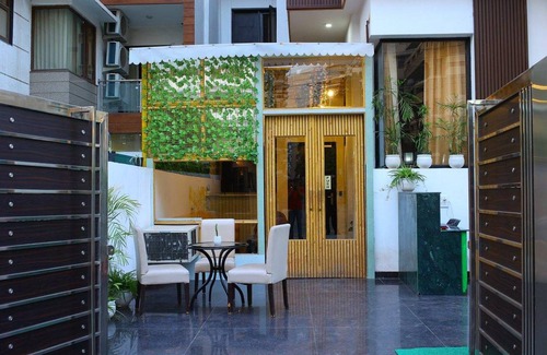 DLF Phase 5 Hotel | 14 m² Hotel ∙ 2 guests