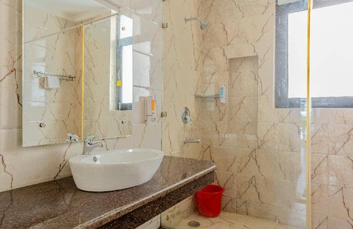 DLF Phase 5 Hotel | 14 m² Hotel ∙ 2 guests