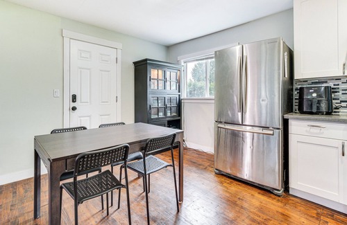 Renton House | 14 Mi to Dtwn Seattle: Sleek Home w/Large Yard