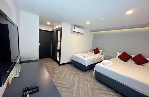 Khlong San Hotel | 14 Sathorn hotel