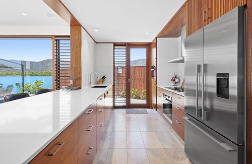 Airlie Beach House | 14 The Cove - Waterfront Whitsunday Home