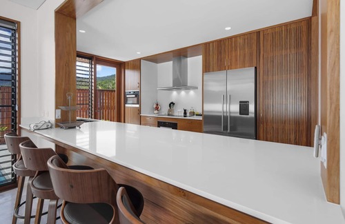 Airlie Beach House | 14 The Cove - Waterfront Whitsunday Home