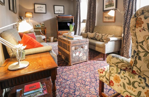 Tetbury Cottage | 14 THE GREEN, pet friendly, character holiday cottage in Tetbury
