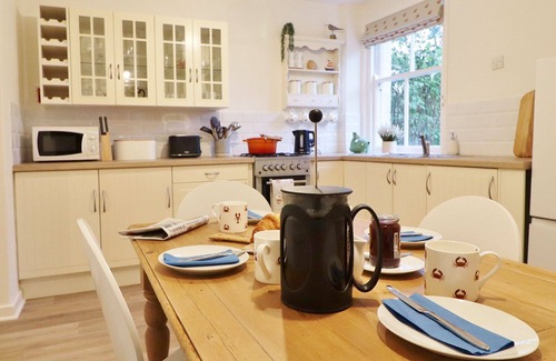 Kirkcudbright Cottage | 14 Union Street - sleeps 4 guests in 2 bedrooms
