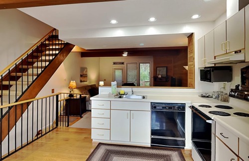 McHenry House | 14 Winding Way | Ski In/Out, Near Golf Resort!