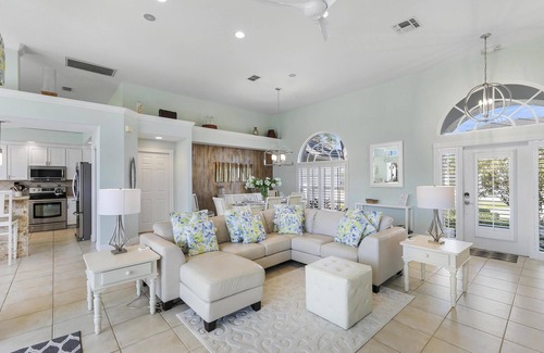 Marco Island House | 140 Bonita Waterfront Property w/ Pool!