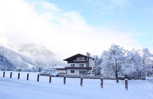 Elbigenalp Apartment | 140 m² Apartment ∙ 2 bedrooms ∙ 6 guests