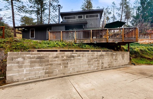 Yosemite Forks Cabin | 140 m² Cabin ∙ 3 bedrooms ∙ 6 guests