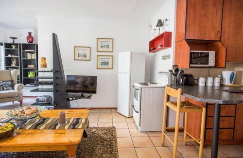 Greater Johannesburg Metropolitan Area Apartment | 140 m² Serviced apartment ∙ 3 bedrooms ∙ 127 guests