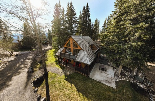 Jasper East Cabin | #140 Three Bedroom Chalet