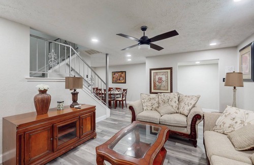 Grand Prairie House | 143 m² House ∙ 3 bedrooms ∙ 8 guests