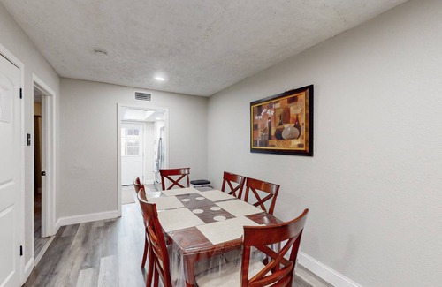 Grand Prairie House | 143 m² House ∙ 3 bedrooms ∙ 8 guests