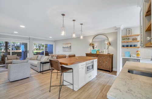 Baynard Oaks House | 145 Harbourwood: Updated villa in Sea Pines Resort on Hilton Head Island, ideal for golf lovers!