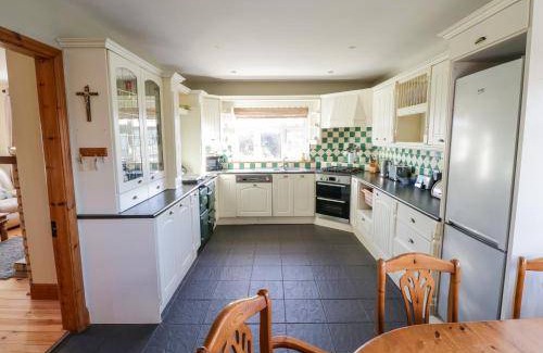 Crosswell House | 145 m² House ∙ 4 bedrooms ∙ 9 guests