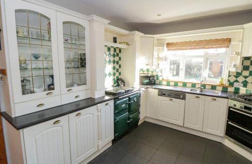 Crosswell House | 145 m² House ∙ 4 bedrooms ∙ 9 guests