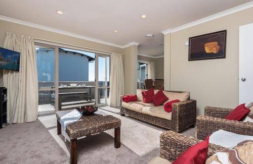 Papamoa Beach House | 145 m² House ∙ 4 bedrooms ∙ 8 guests