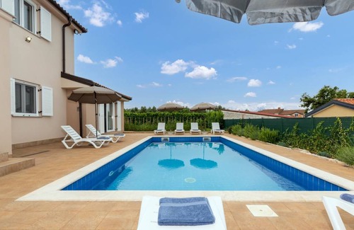Radini Villa | 145 m² Villa ∙ 4 bedrooms ∙ 8 guests