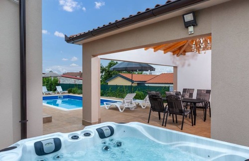 Radini Villa | 145 m² Villa ∙ 4 bedrooms ∙ 8 guests
