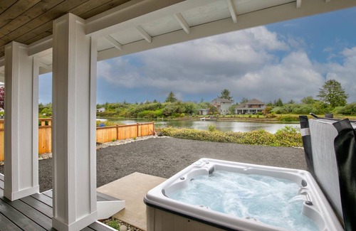 Ocean Shores Cottage | 146 m² Cabin ∙ 3 bedrooms ∙ 7 guests