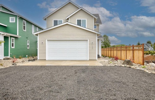 Ocean Shores Cottage | 146 m² Cabin ∙ 3 bedrooms ∙ 7 guests