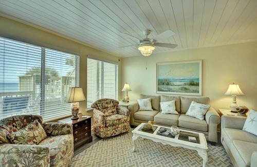 Sunnyside Villa | 146 The Shores