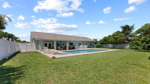 Cocoa Beach House | 147 E Pasco