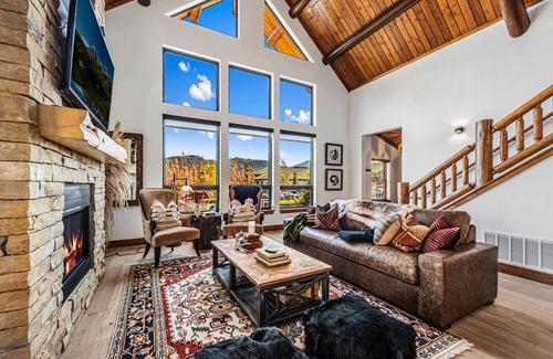 Estes Park Cabin | 147 m² Cabin ∙ 2 bedrooms ∙ 6 guests