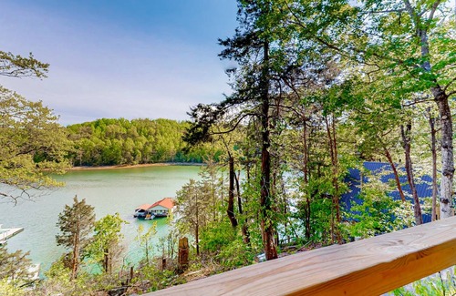 Flat Hollow Marina Cabin | 147 m² Cabin ∙ 4 bedrooms ∙ 12 guests