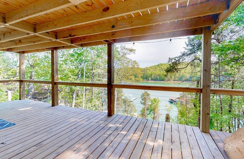 Flat Hollow Marina Cabin | 147 m² Cabin ∙ 4 bedrooms ∙ 12 guests