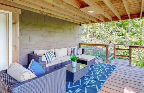 Flat Hollow Marina Cabin | 147 m² Cabin ∙ 4 bedrooms ∙ 12 guests