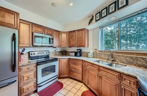 Mountain House Condo | 147 m² Condo ∙ 2 bedrooms ∙ 6 guests