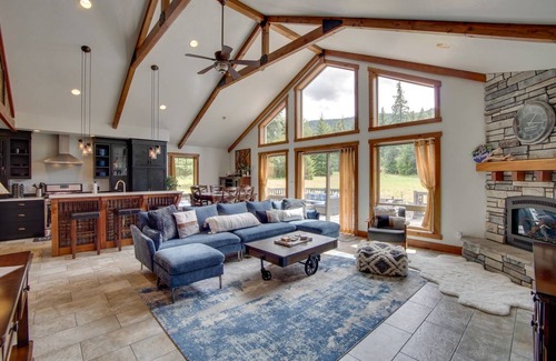 Cle Elum Cottage | 148 m² Cabin ∙ 2 bedrooms ∙ 7 guests