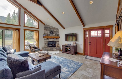 Cle Elum Cottage | 148 m² Cabin ∙ 2 bedrooms ∙ 7 guests