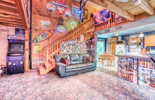 Rockaway Beach Cottage | 148 m² Cabin ∙ 6 guests